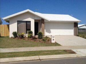 CENTRALLY LOCATED FAMILY HOME IN GLENELLA