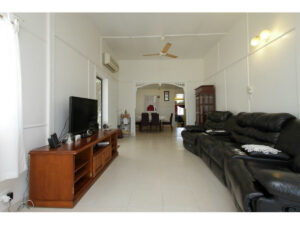 RENOVATED HOME + BIG SHED – LARGE BLOCK