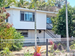 🏡 Coastal High-Set Home with Space & Comfort
