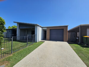 ANDERGROVE LAKES – 3 BEDROOM DUPLEX