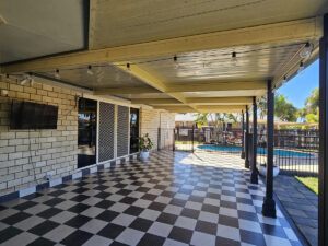 Large 4 Bedroom Family Home With Pool