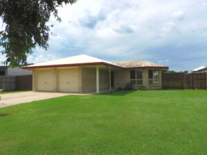 FAMILY FRIENDLY HOME –  MARIAN WITH LARGE BACKYARD!