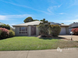 Blacks Beach Family Rental with pool and Solar!  $850 P/w