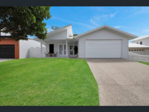 PRIVATE BEACHSIDE STREET – WHITESAN BLUE TERRACE – BLACKS BEACH