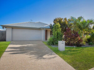 LARGE FAMILY HOME CLOSE TO BEACH!