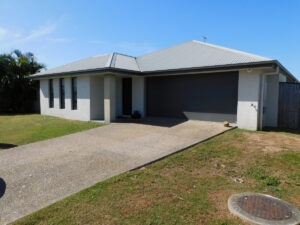 LARGE MODERN FAMILY HOME – BLACKS BEACH