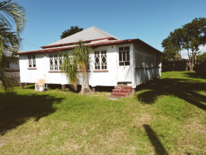 BIG BLOCK WITH SHED READY TO RENOVATE
